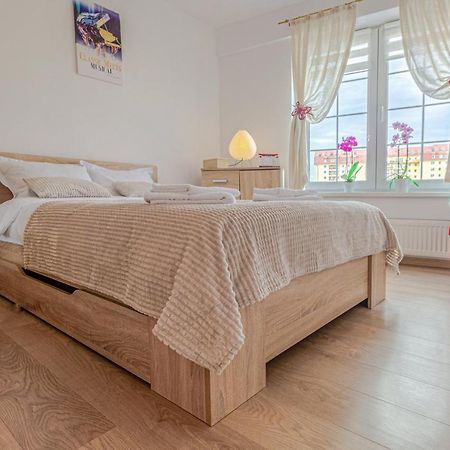 Opera Apart Apartment Брашов Екстериор снимка