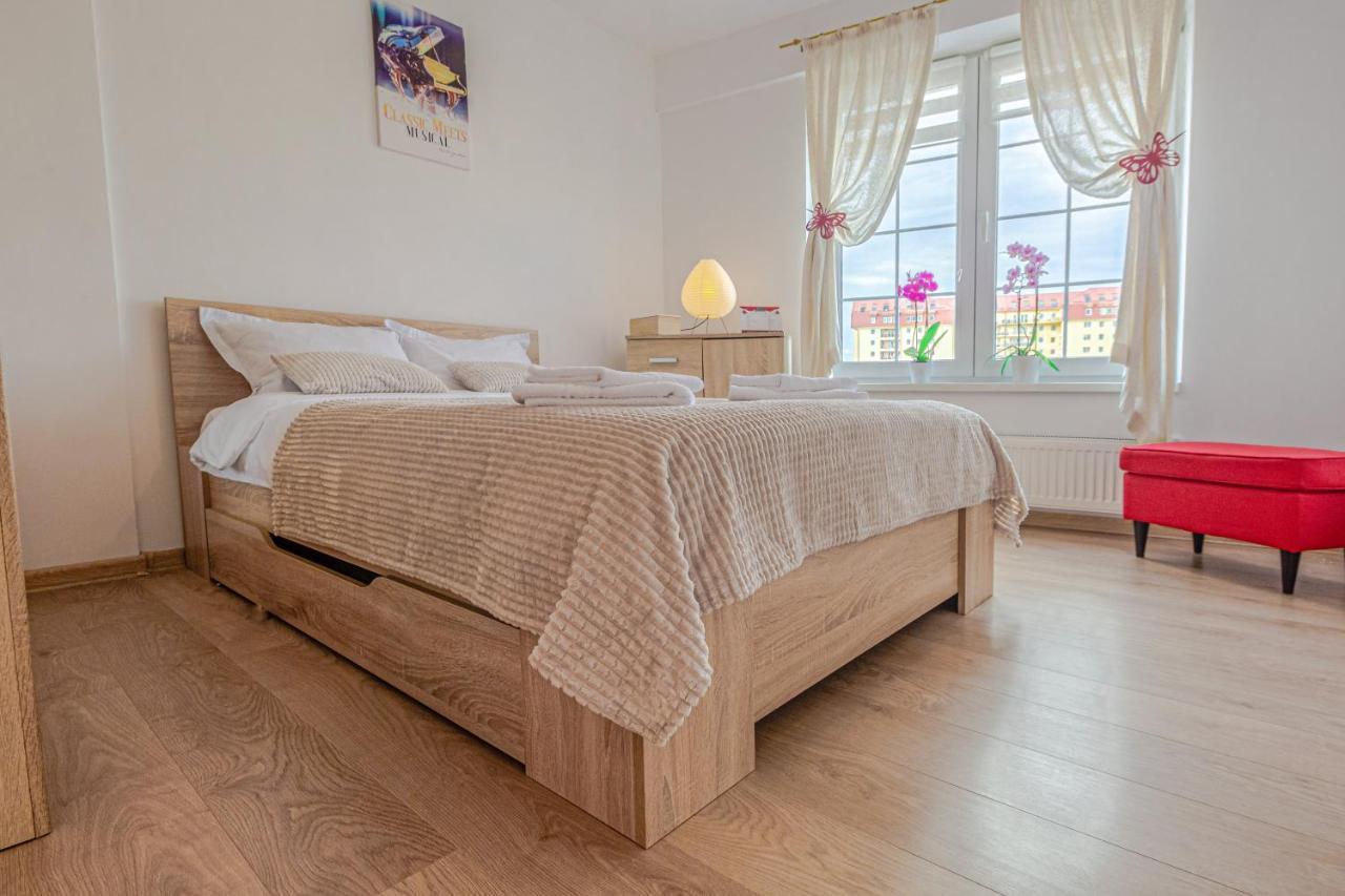 Opera Apart Apartment Брашов Екстериор снимка