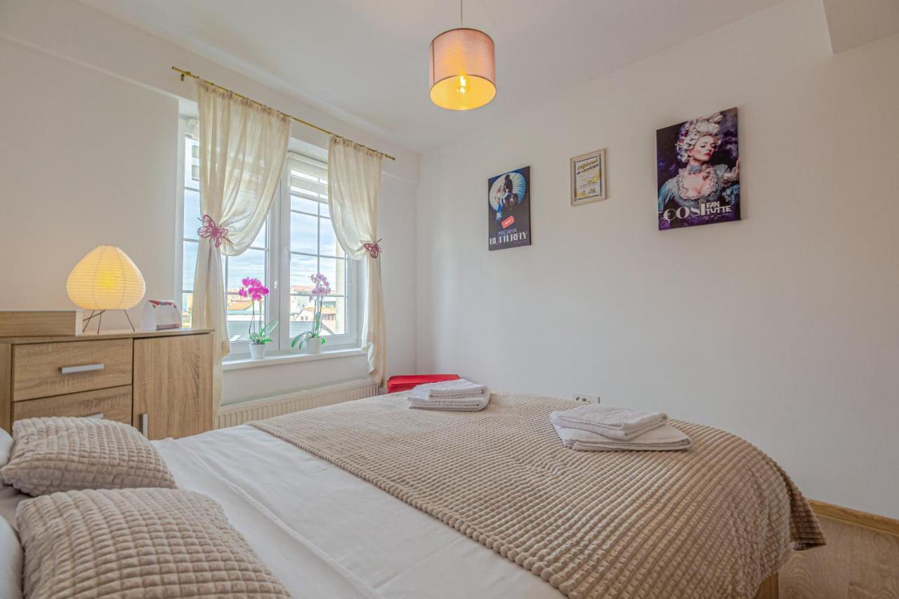 Opera Apart Apartment Брашов Екстериор снимка