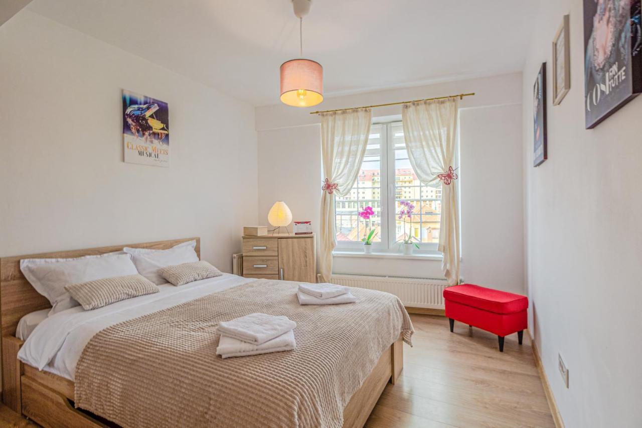 Opera Apart Apartment Брашов Екстериор снимка