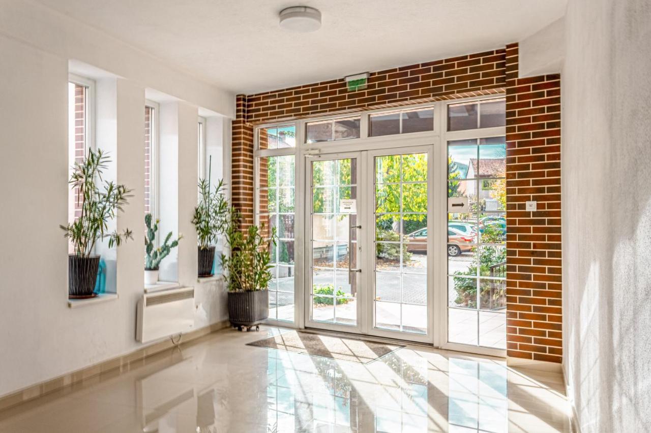 Opera Apart Apartment Брашов Екстериор снимка