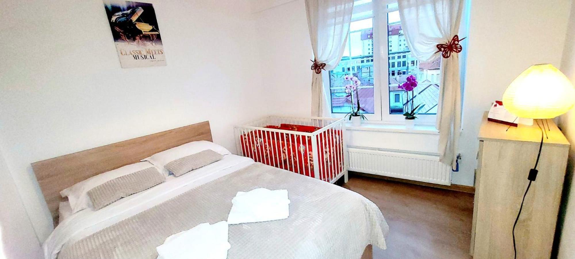 Opera Apart Apartment Брашов Екстериор снимка